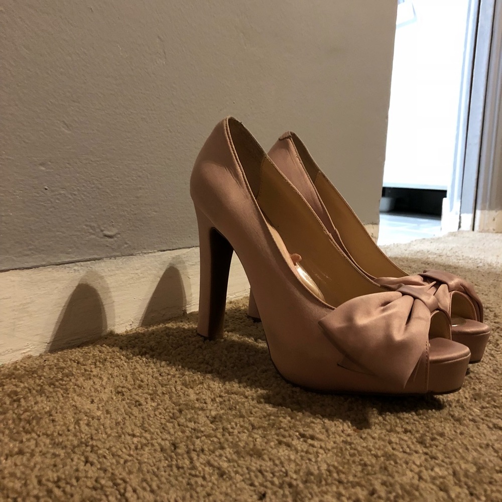 Pink bow tie Guess heels